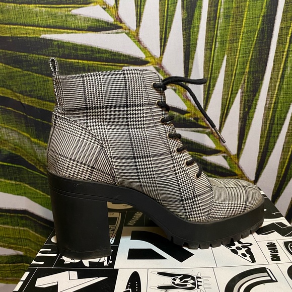 Plaid Lace Up Boots - Picture 5 of 10